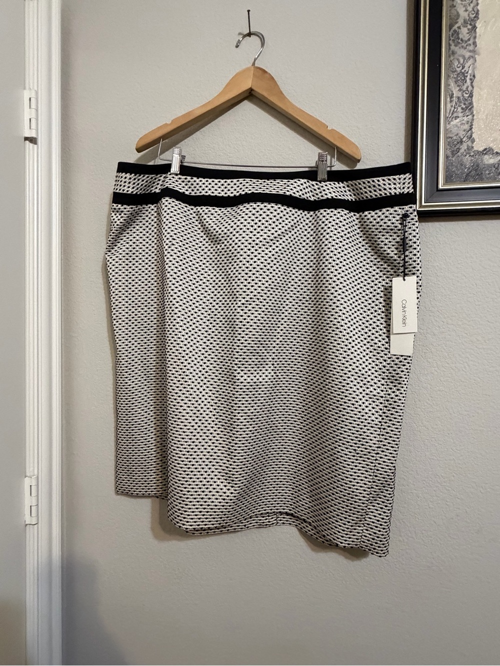Calvin Klein White and Black Textured Pencil Skirt
